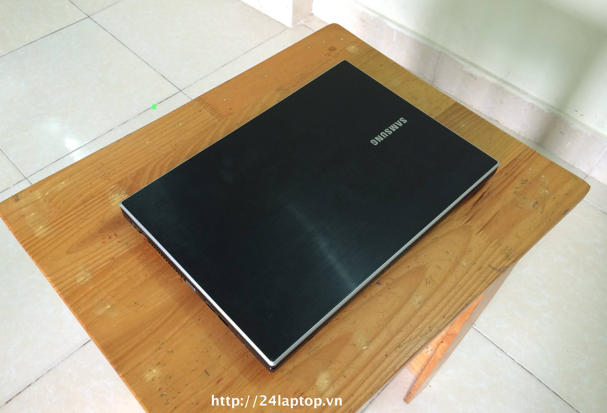 Laptop Samsung NP300V4Z_3.jpg